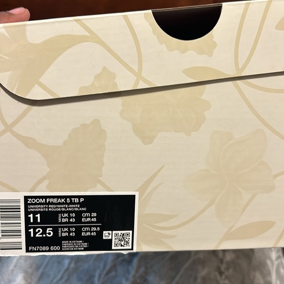 Giannis hoop shoes - Picture 2 of 2